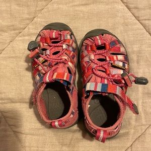 Keens kids size 8